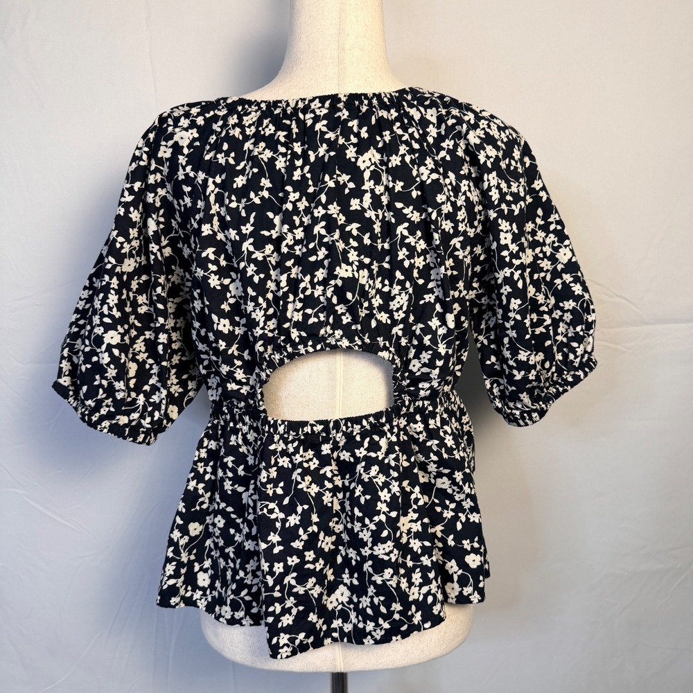 Old Navy Womens Black White Floral Puff Sleeve Peplum Cutout Back Top NWOT Med